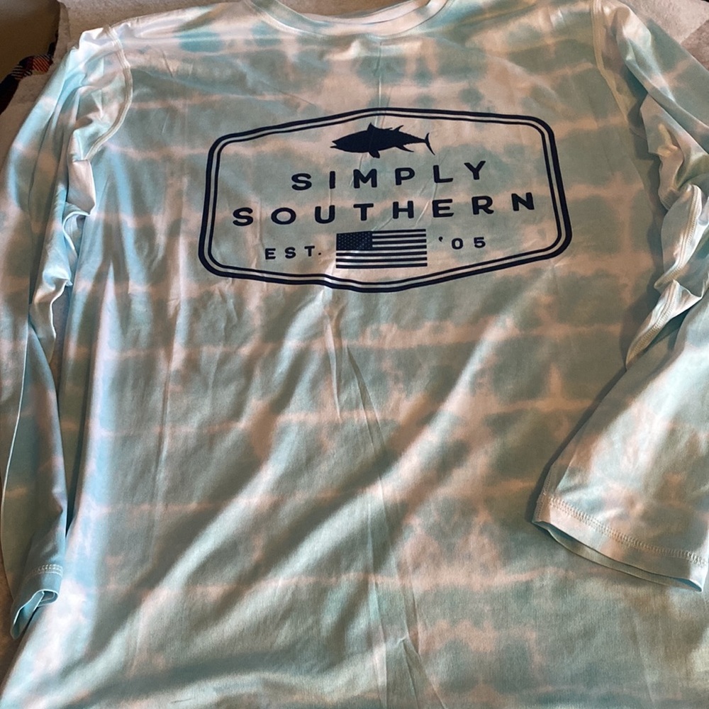 Like new. Extra soft. Simply Southern long sleeve